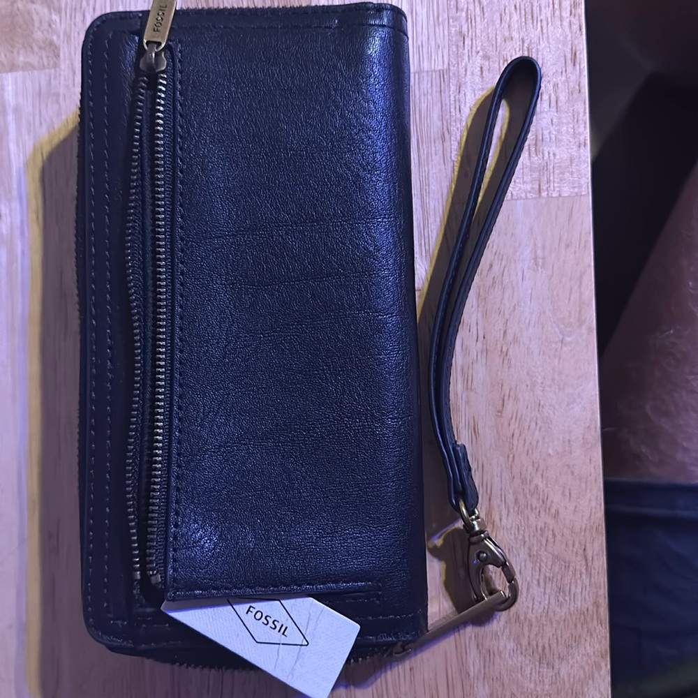 Fossil genuine leather rfid wallet, never used